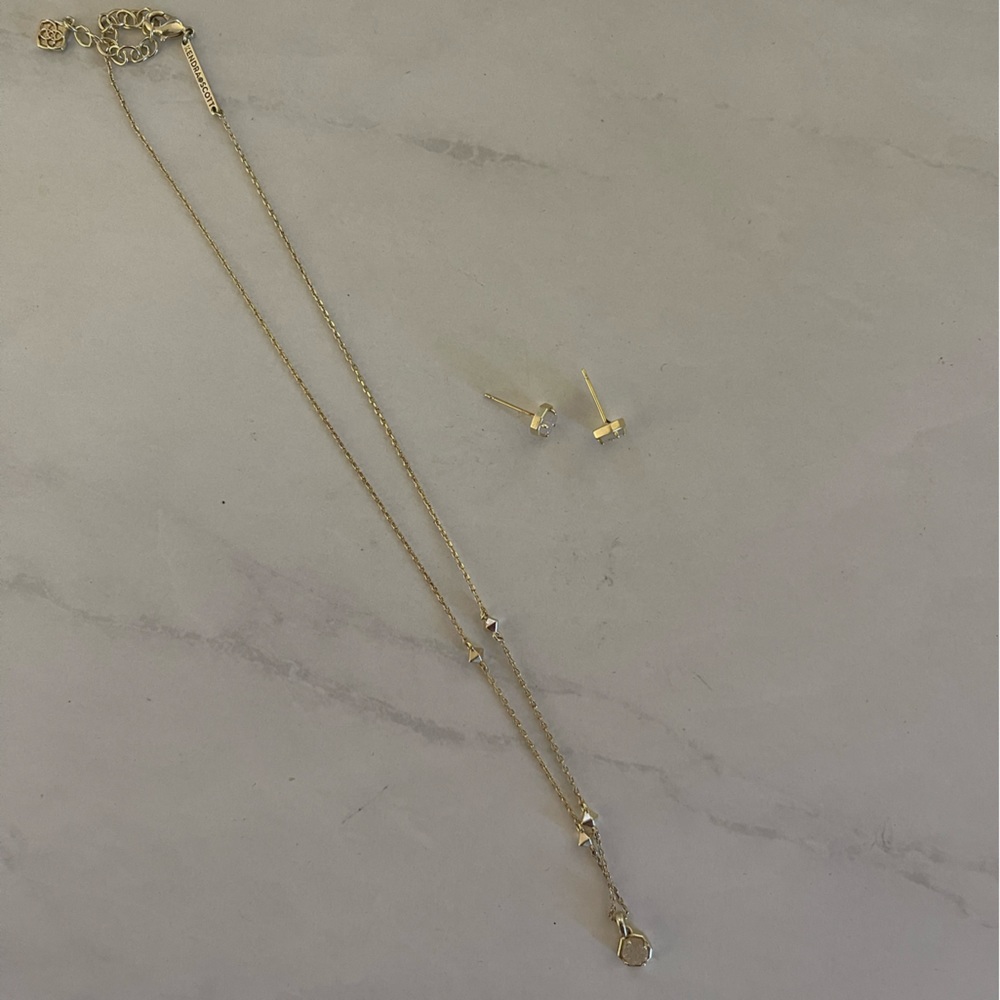 Kendra Scott necklace and earring set